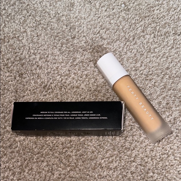 Fenty Beauty Pro Filt'r Soft Matte Longwear Foundation: Color: 255 - Picture 12 of 13